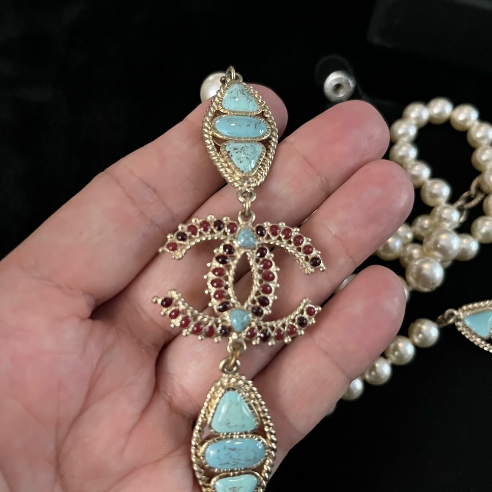 Chanel Paris Dallas Collection White Pearl & with Turquoise & Ruby Red CC - Picture 7 of 10